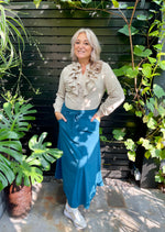 Load image into Gallery viewer, Volant blouse beige
