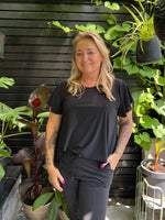 Load image into Gallery viewer, Shirt Love Black
