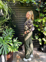 Load image into Gallery viewer, Blouse Olive Breeze
