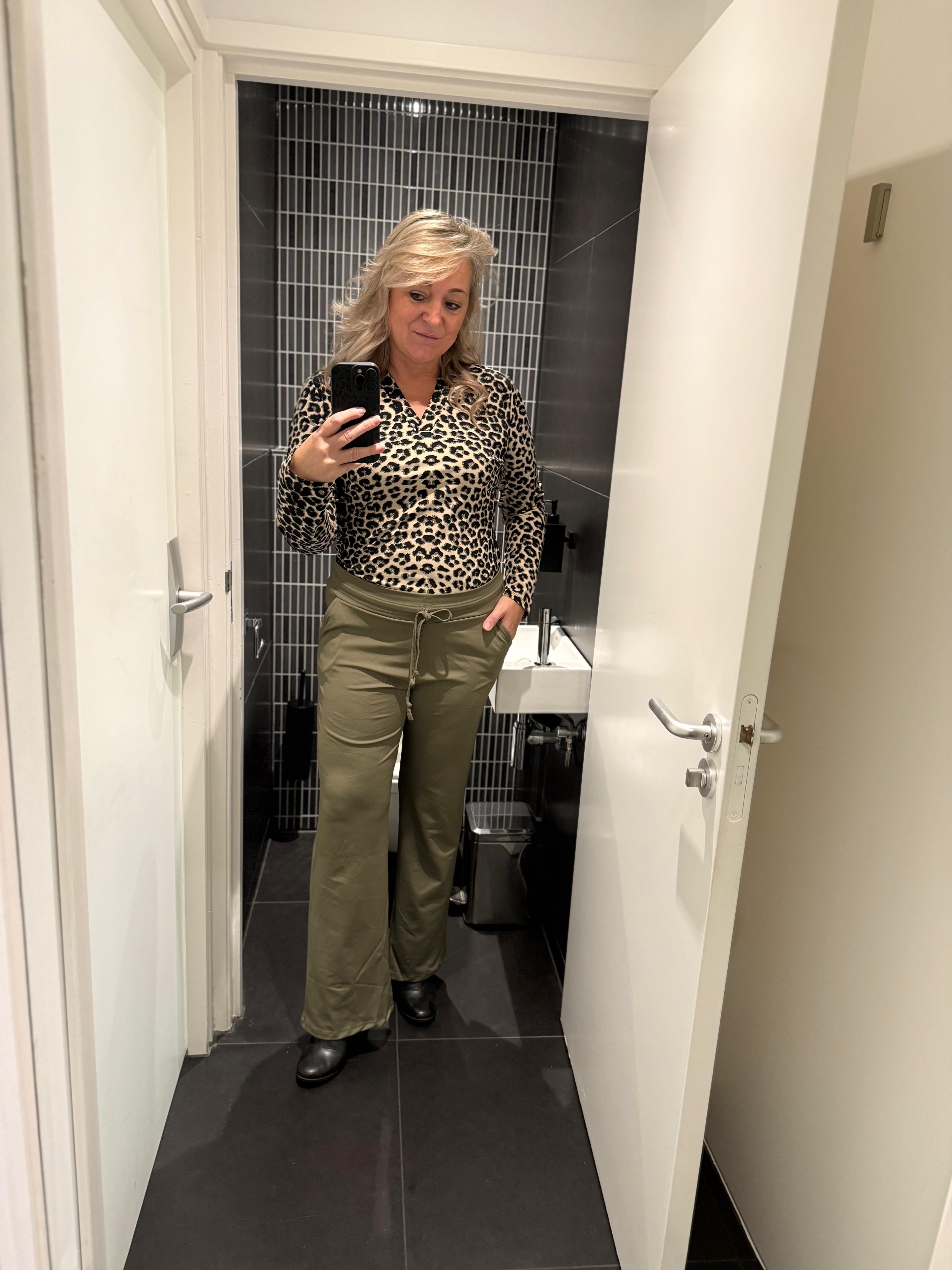 V hals beige leopard