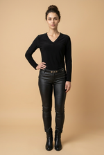 Load image into Gallery viewer, V-hals t-shirt long sleeve black
