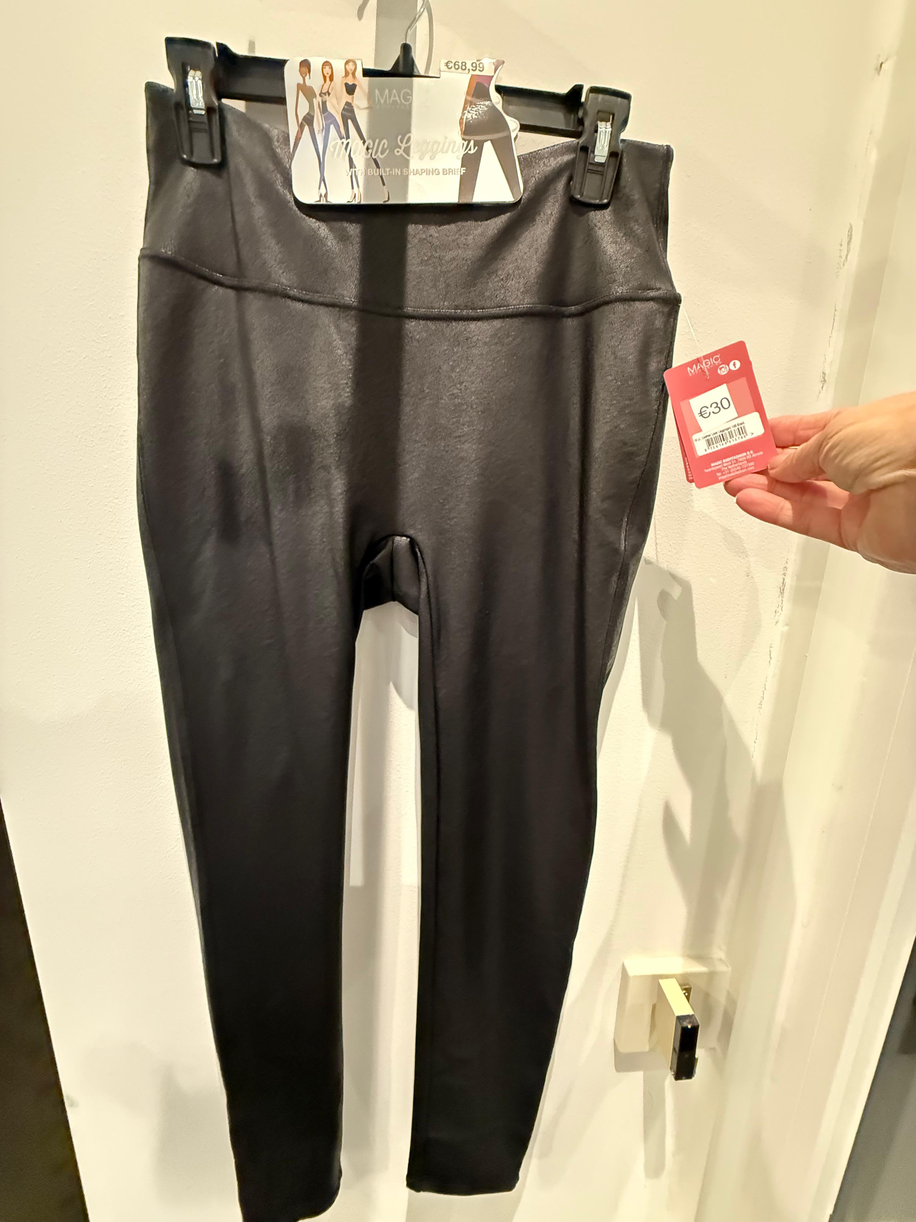 MAGIC Bodyfashion - Leather Look Leggings - Black