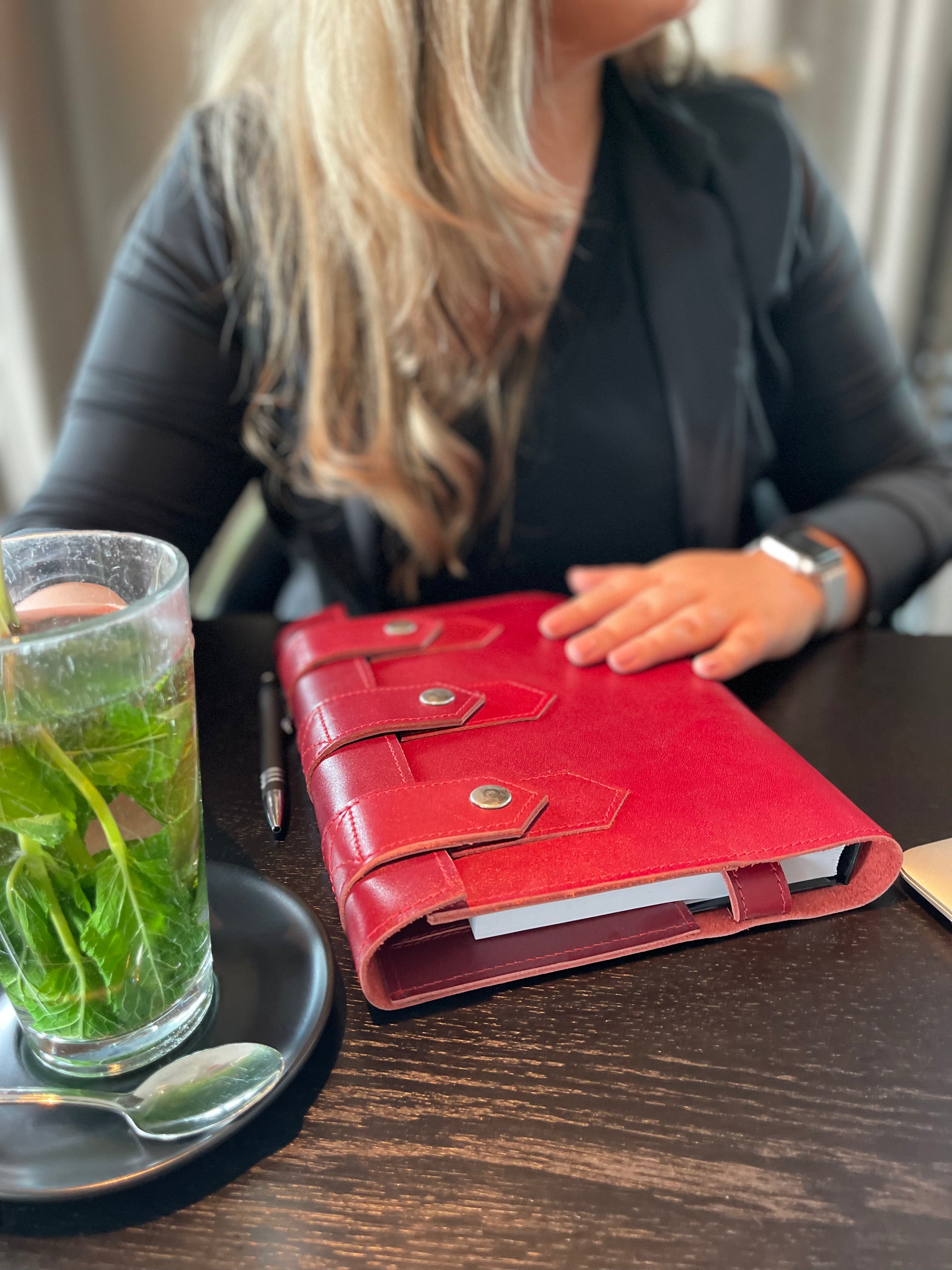 T-Book red